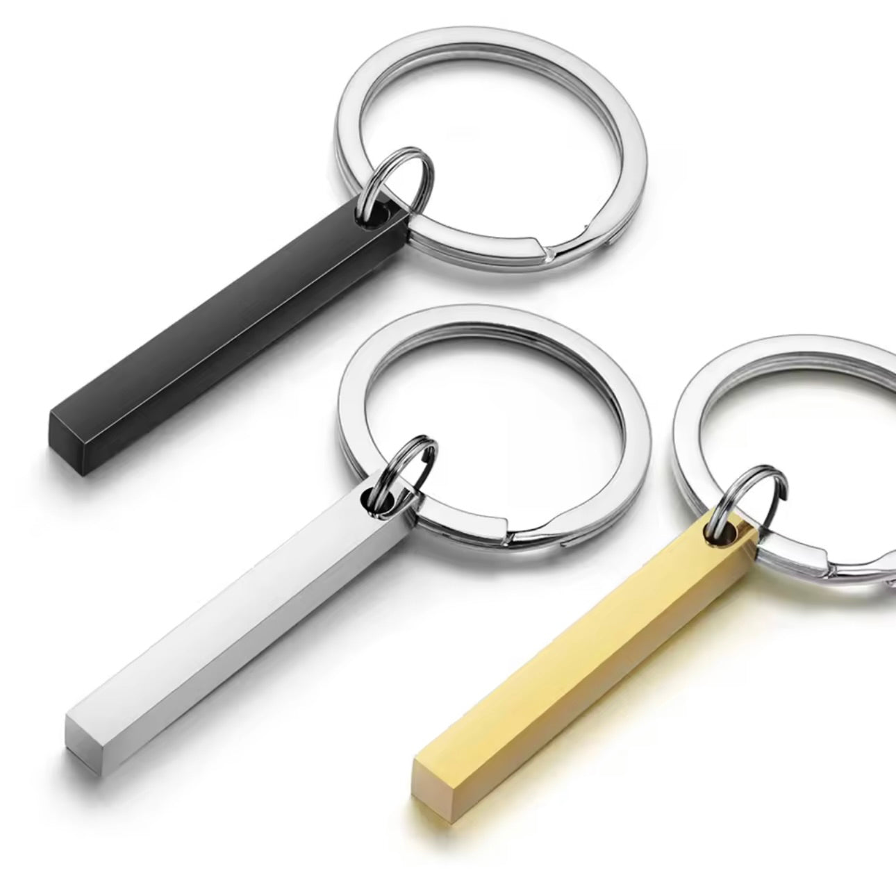 מחזיקי מפתחות עם חריטה אישית – מתנה קטנה עם רגש גדול