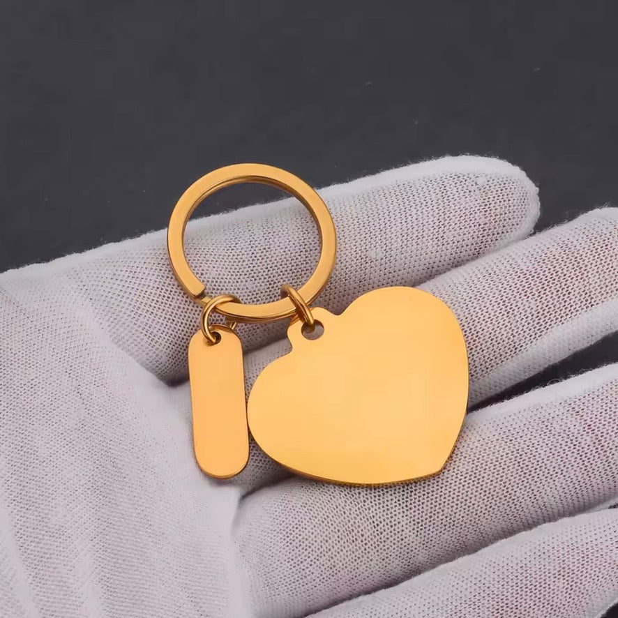 מחזיק מפתחות לב עם חריטה אישית