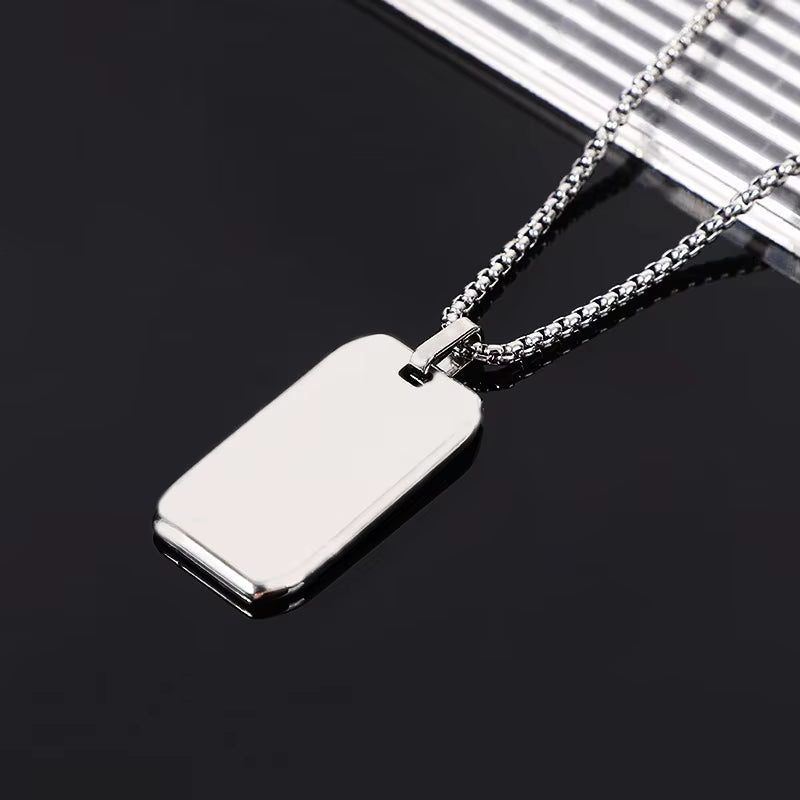 תליון לאישה עם חריטה אישית