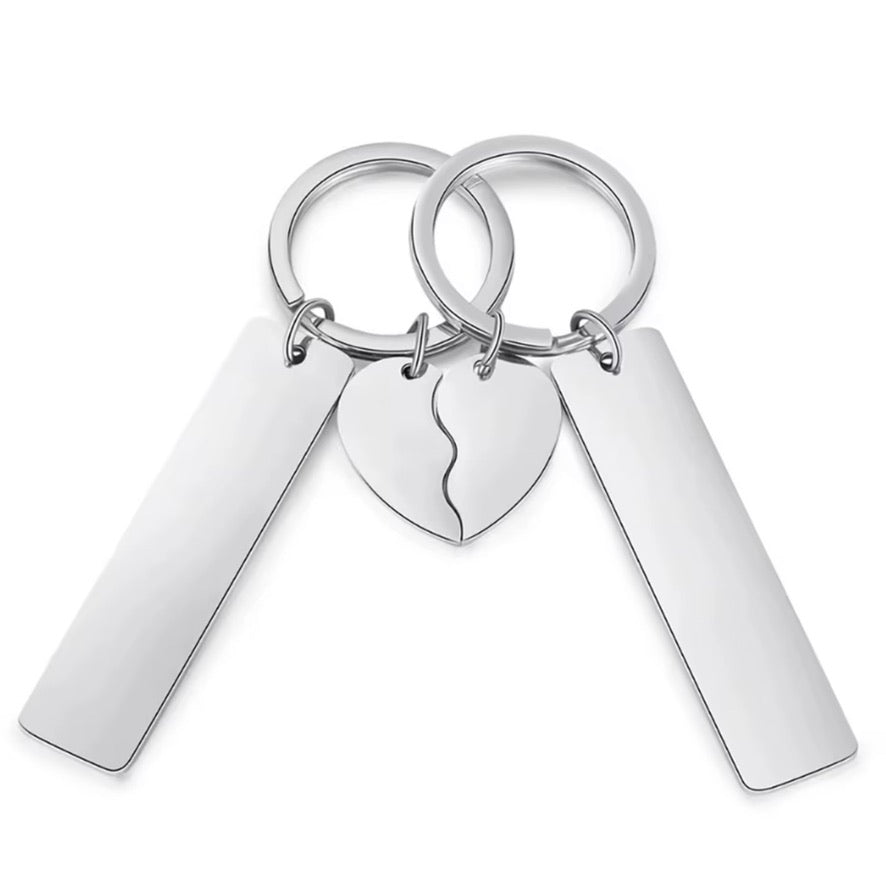 מחזיק מפתחות מלבן עם לב זוגי עם חריטה אישית