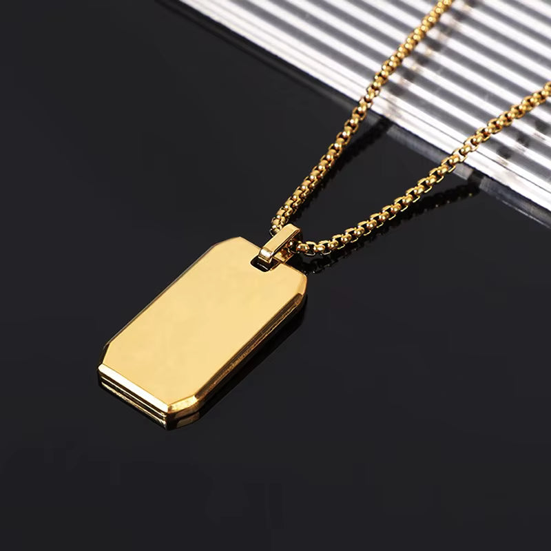 תליון לאישה עם חריטה אישית